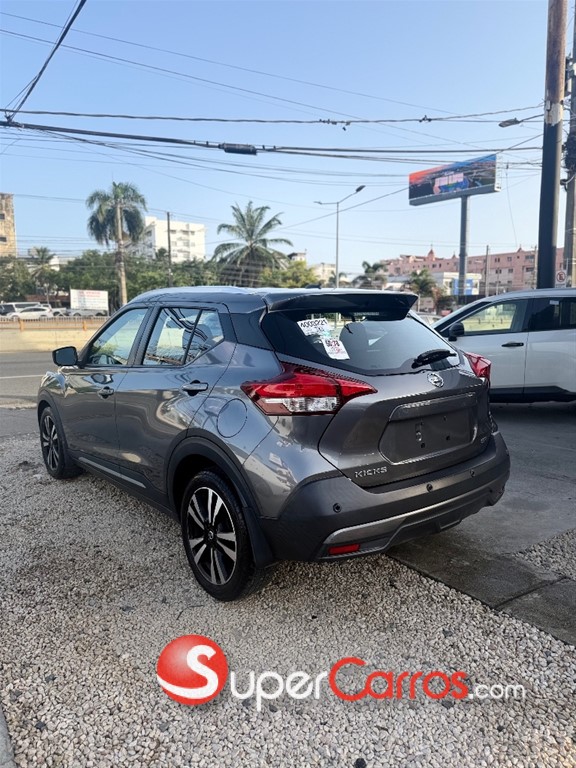 2020 Nissan Kicks SR — foto 6 / 11