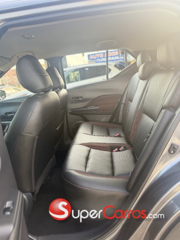 2020 Nissan Kicks SR — foto 8 / 11
