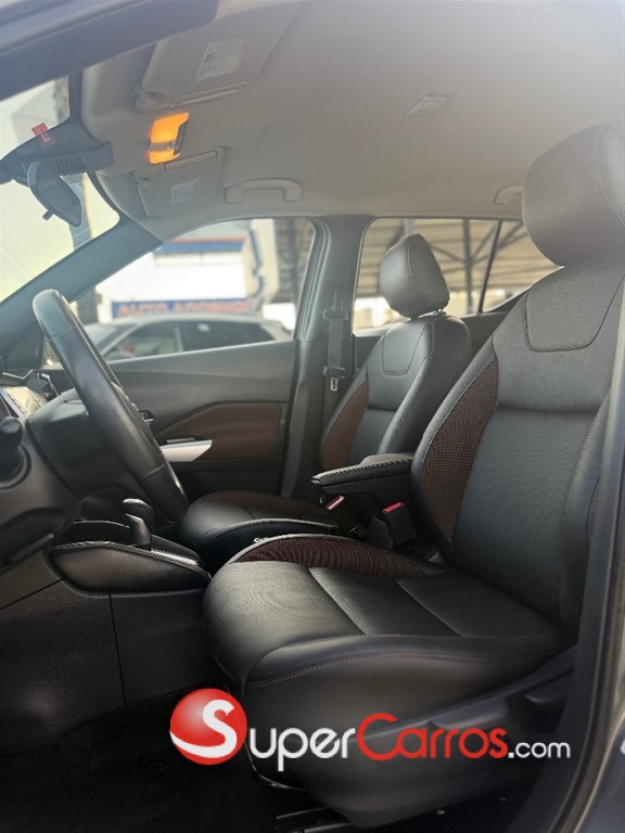 2020 Nissan Kicks SR — foto 9 / 11