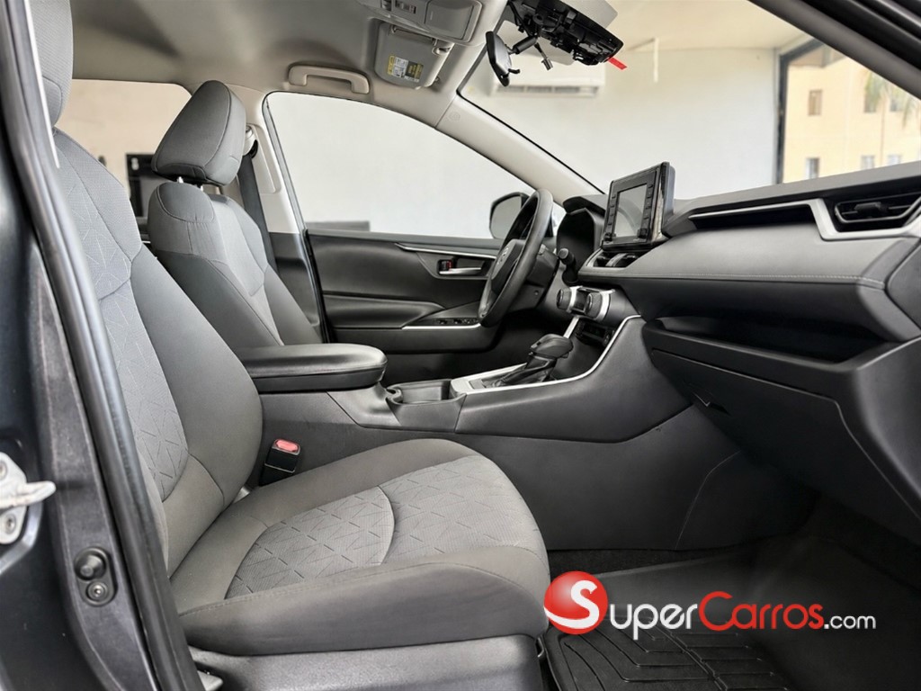 2020 Toyota RAV4 XLE — foto 6 / 11