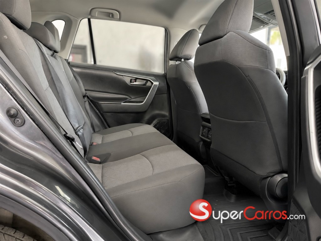 2020 Toyota RAV4 XLE — foto 9 / 11