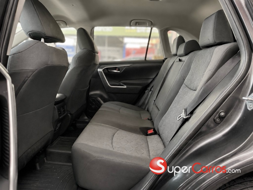 2020 Toyota RAV4 XLE — foto 10 / 11