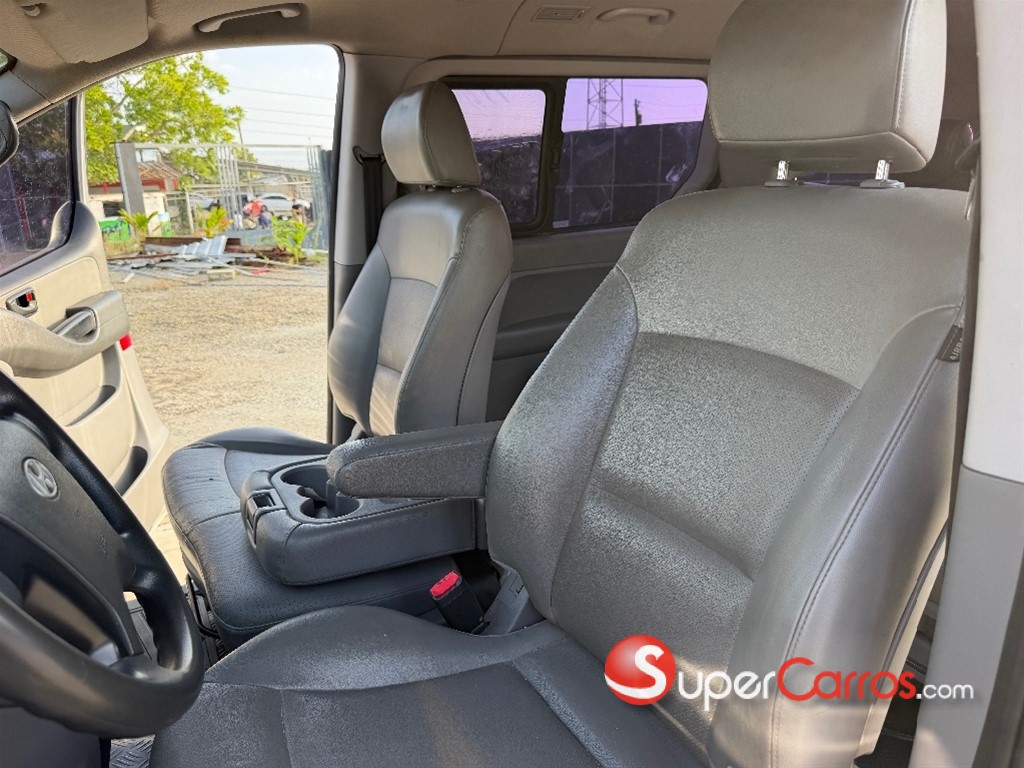 2017 Hyundai Grand Starex — foto 7 / 9