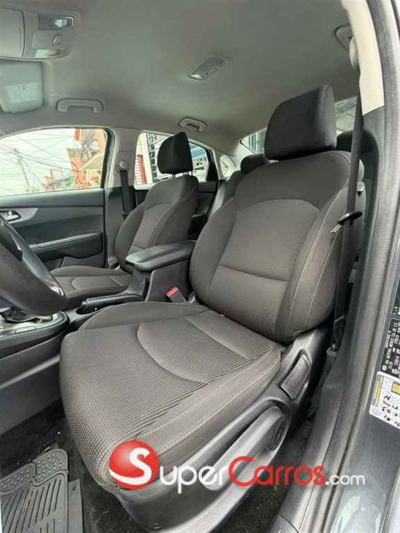 2020 Kia Forte LX — foto 5 / 12