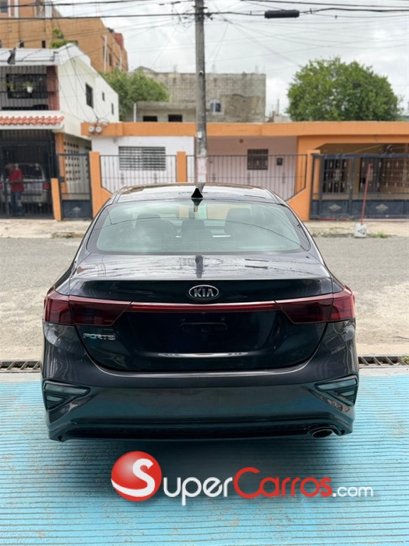 2020 Kia Forte LX — foto 7 / 12