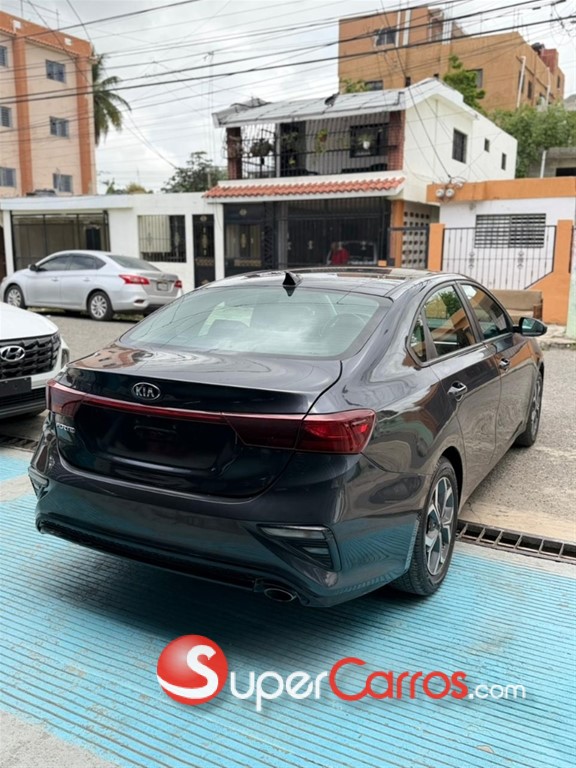 2020 Kia Forte LX — foto 8 / 12