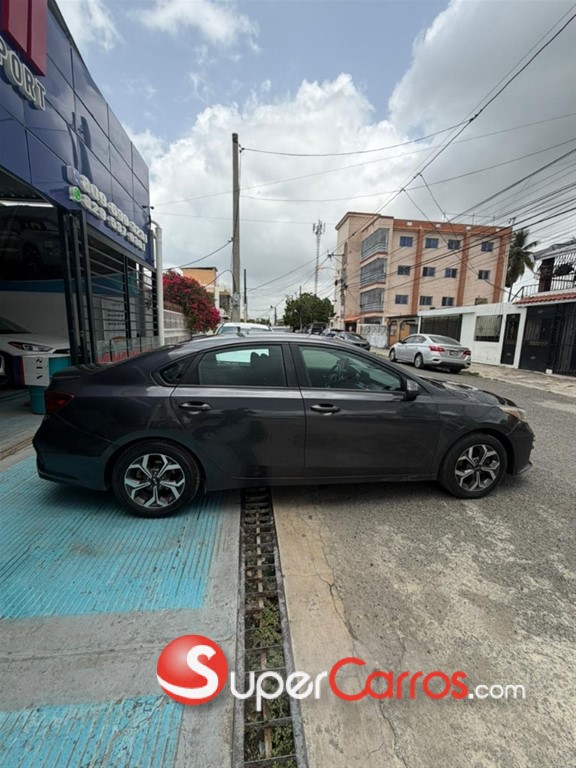 2020 Kia Forte LX — foto 9 / 12