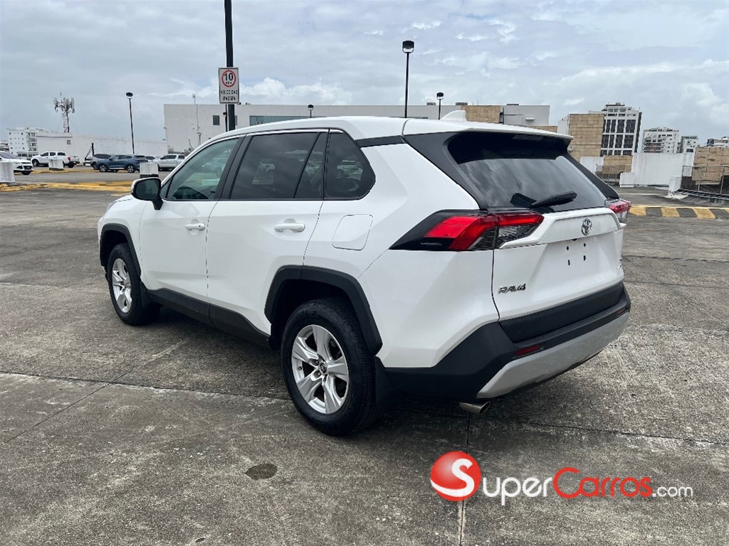2022 Toyota RAV4 LE — foto 6 / 10