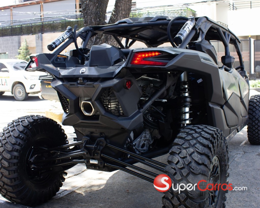 2026 Can Am Maverick X3 XRC Turbo RR — foto 9 / 10