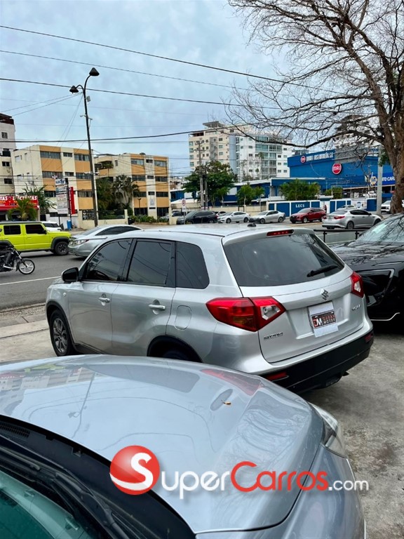 2017 Suzuki Vitara GL — foto 9 / 10