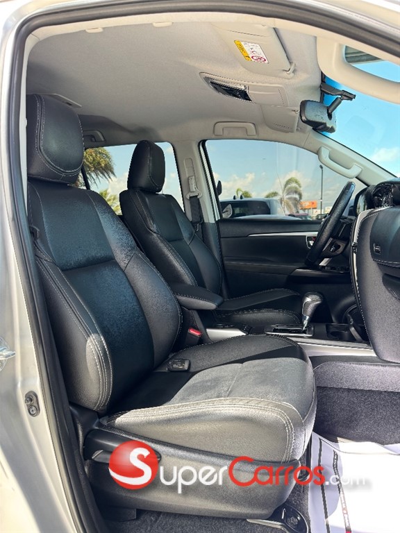 2022 Toyota Fortuner SRV — foto 5 / 12