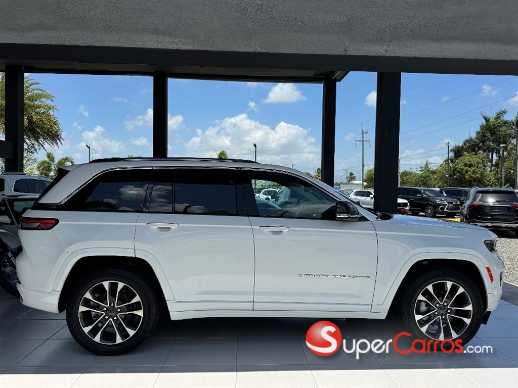 2022 Jeep Grand Cherokee Overland — foto 3 / 12