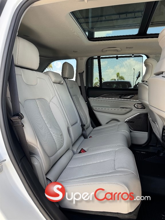 2022 Jeep Grand Cherokee Overland — foto 7 / 12