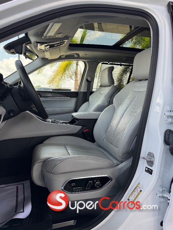 2022 Jeep Grand Cherokee Overland — foto 10 / 12