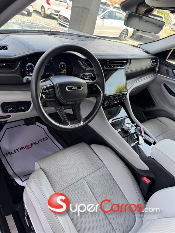 2022 Jeep Grand Cherokee Overland — foto 11 / 12