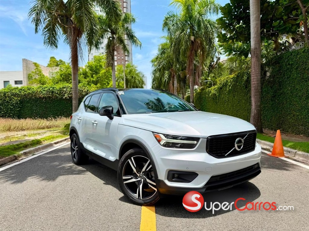 2020 Volvo XC40 R-Design