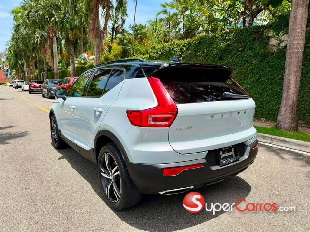 2020 Volvo XC40 R-Design — foto 4 / 8