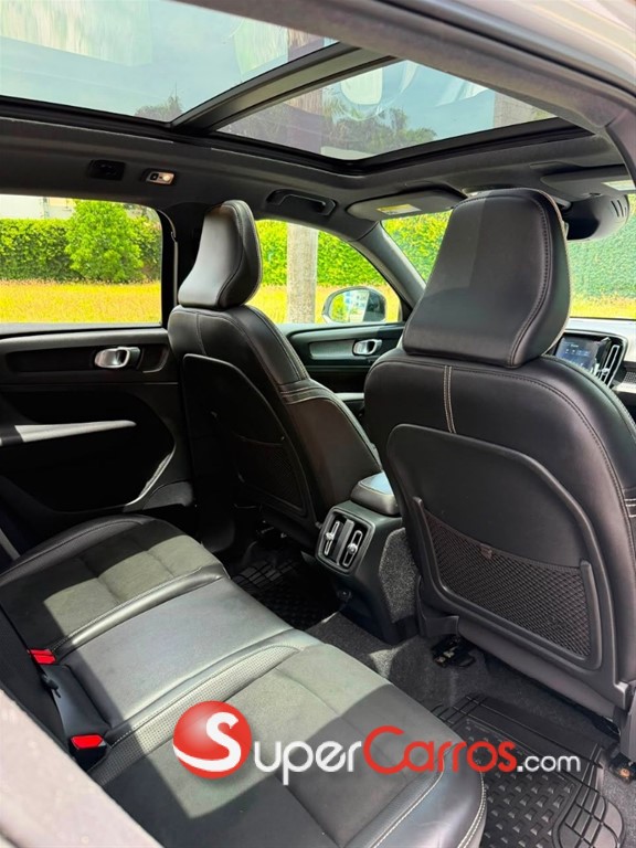 2020 Volvo XC40 R-Design — foto 7 / 8