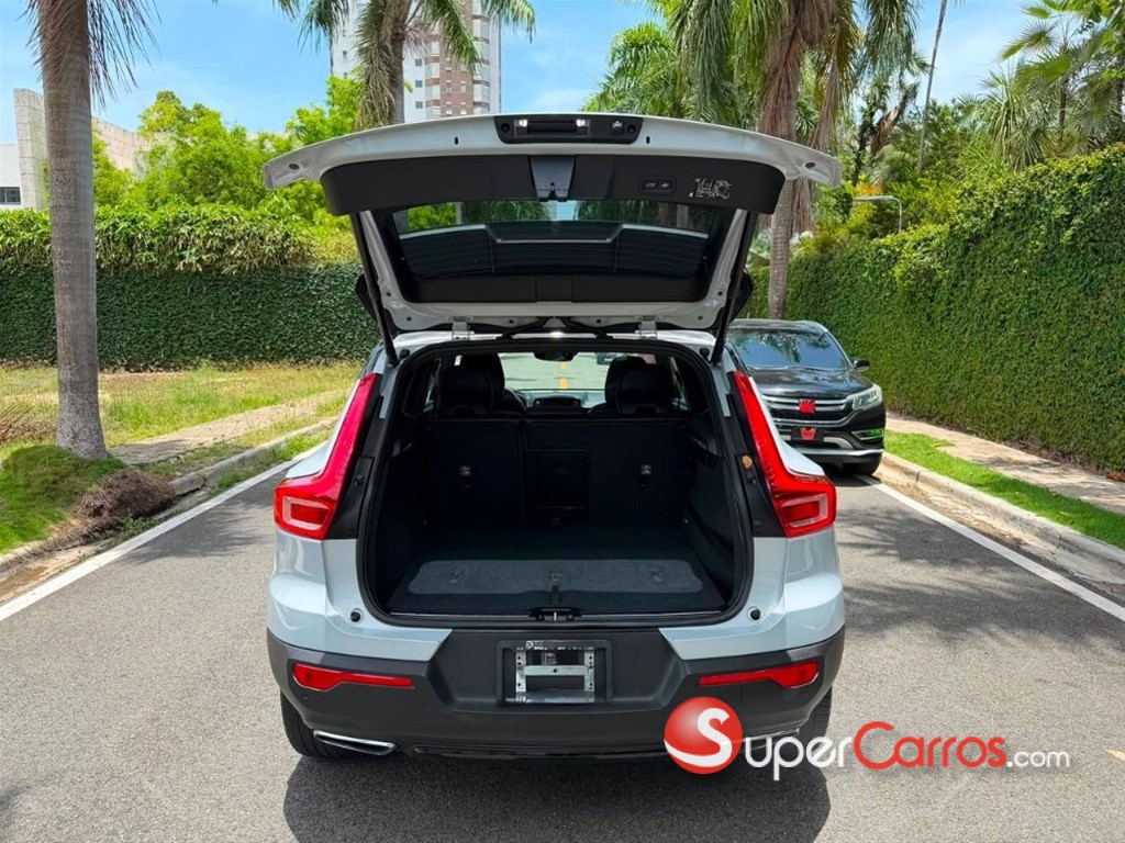 2020 Volvo XC40 R-Design — foto 8 / 8