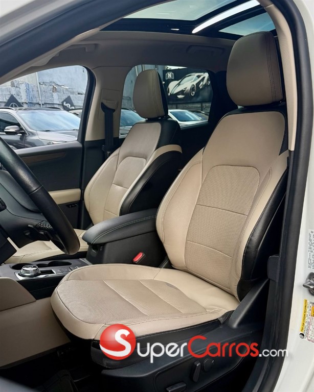 2020 Ford Escape Titanium — foto 7 / 9