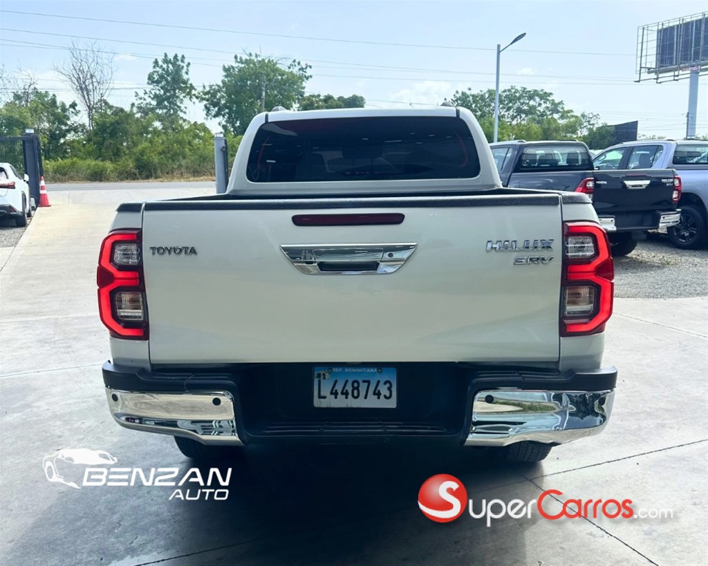 2022 Toyota Hilux Limited — foto 3 / 8