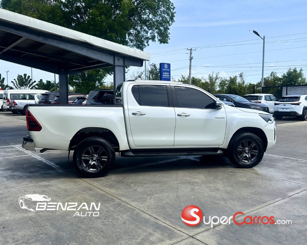 2022 Toyota Hilux Limited — foto 4 / 8