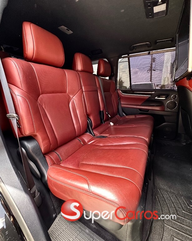 2016 Lexus LX 570 — foto 8 / 12