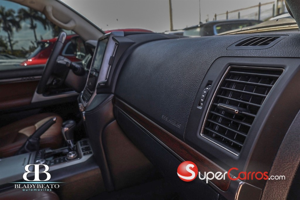 2020 Toyota Land Cruiser VXR — foto 5 / 12