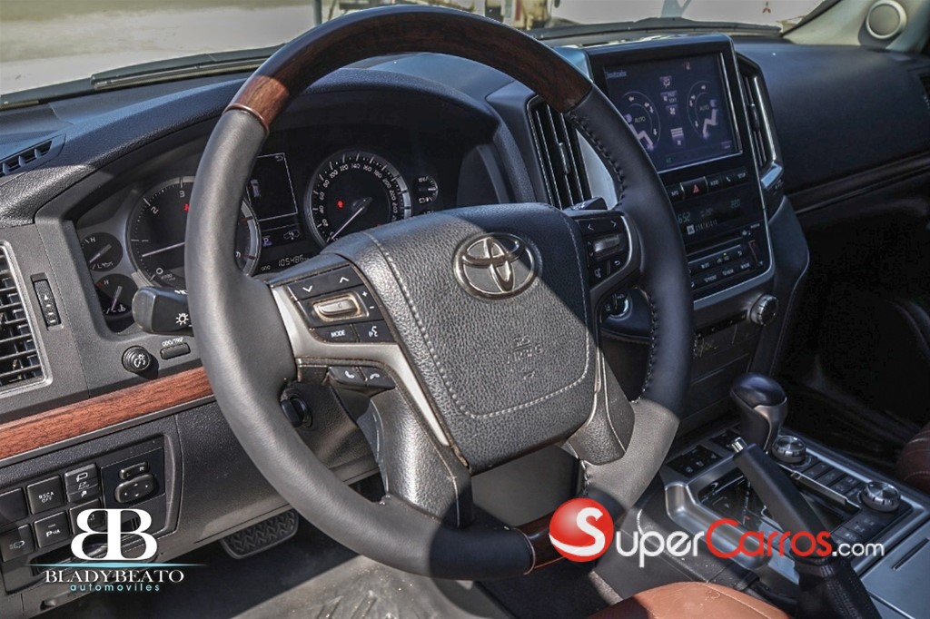 2020 Toyota Land Cruiser VXR — foto 11 / 12