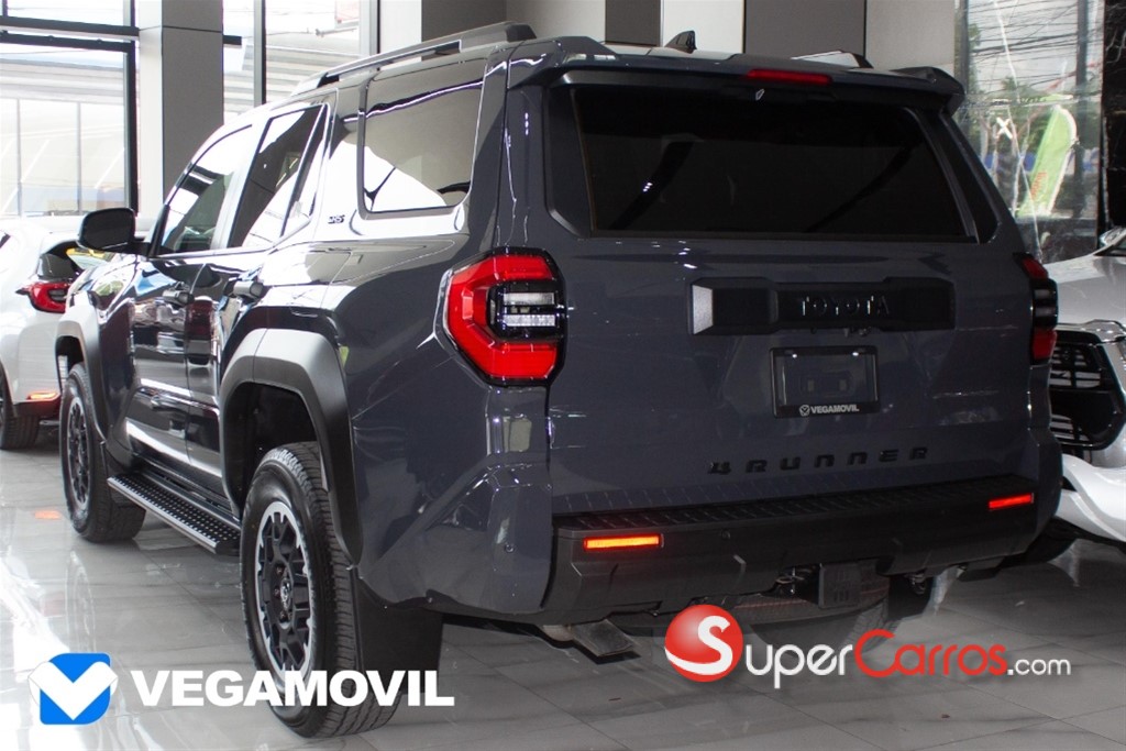 2026 Toyota 4 Runner SR5 — foto 3 / 12