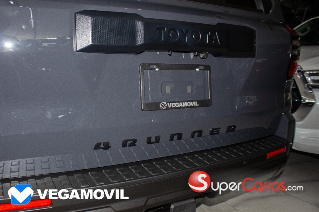 2026 Toyota 4 Runner SR5 — foto 4 / 12