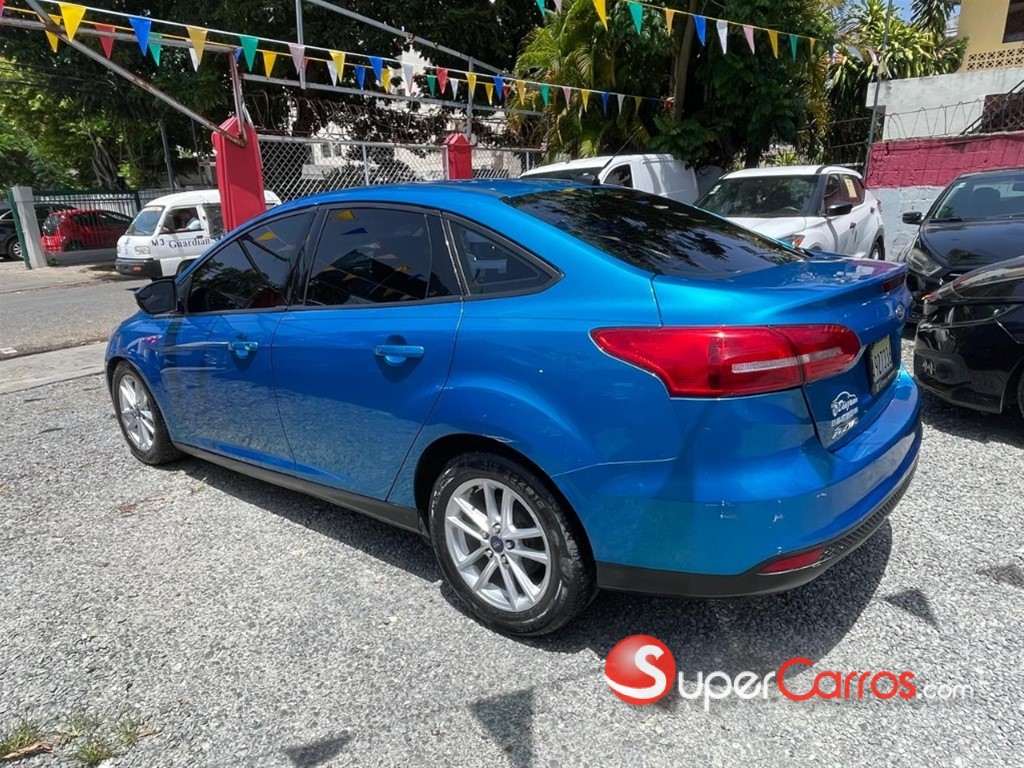 2016 Ford Focus SE — foto 6 / 11