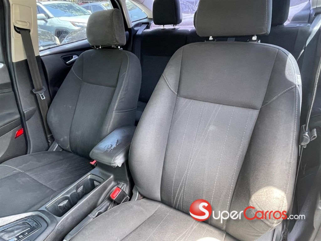 2016 Ford Focus SE — foto 8 / 11