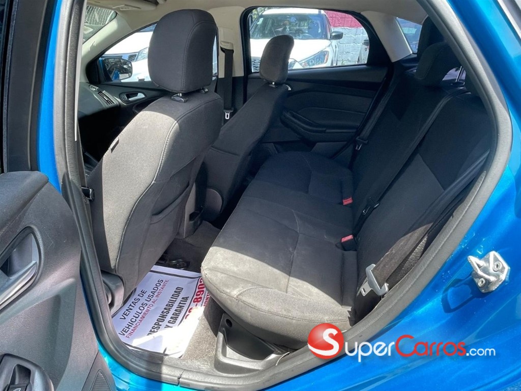 2016 Ford Focus SE — foto 9 / 11