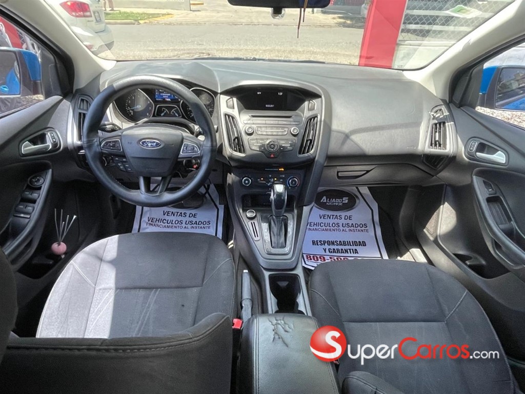 2016 Ford Focus SE — foto 10 / 11