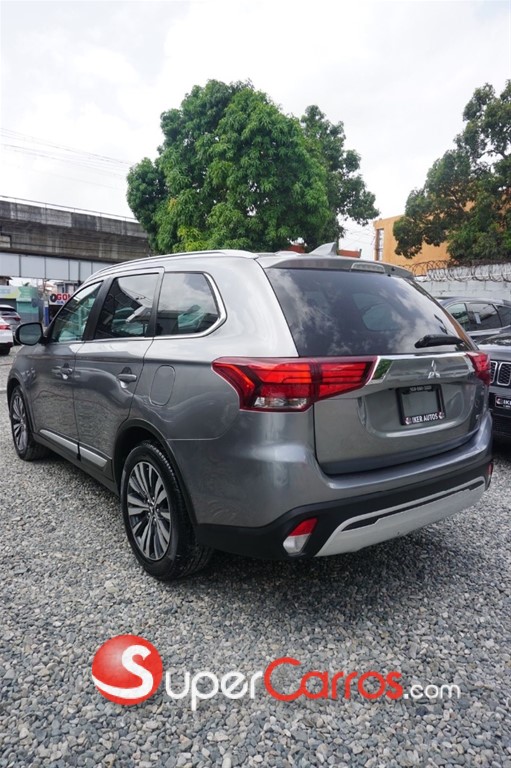 2020 Mitsubishi Motors Outlander SEL — foto 6 / 10