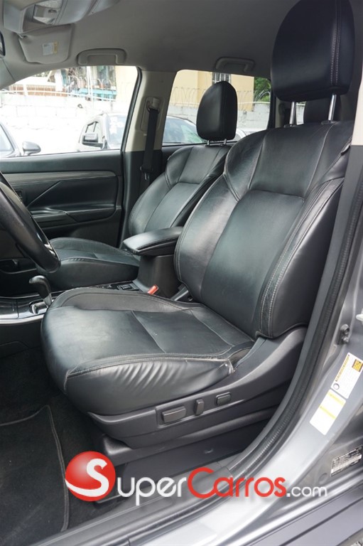 2020 Mitsubishi Motors Outlander SEL — foto 8 / 10