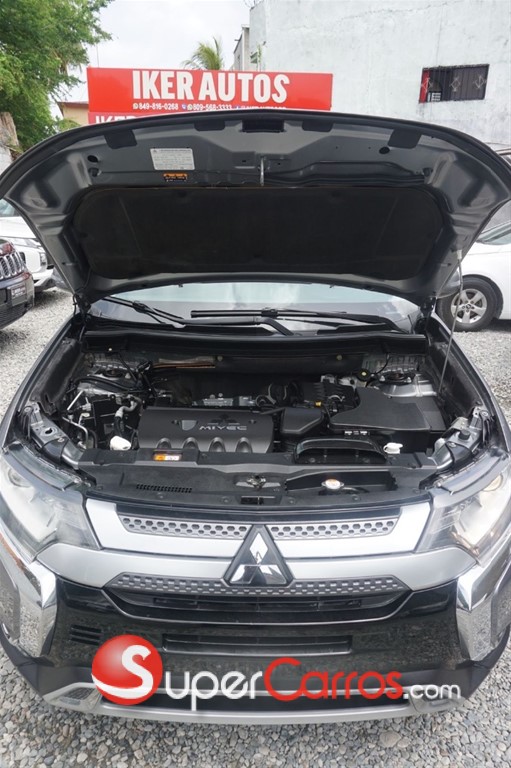 2020 Mitsubishi Motors Outlander SEL — foto 10 / 10