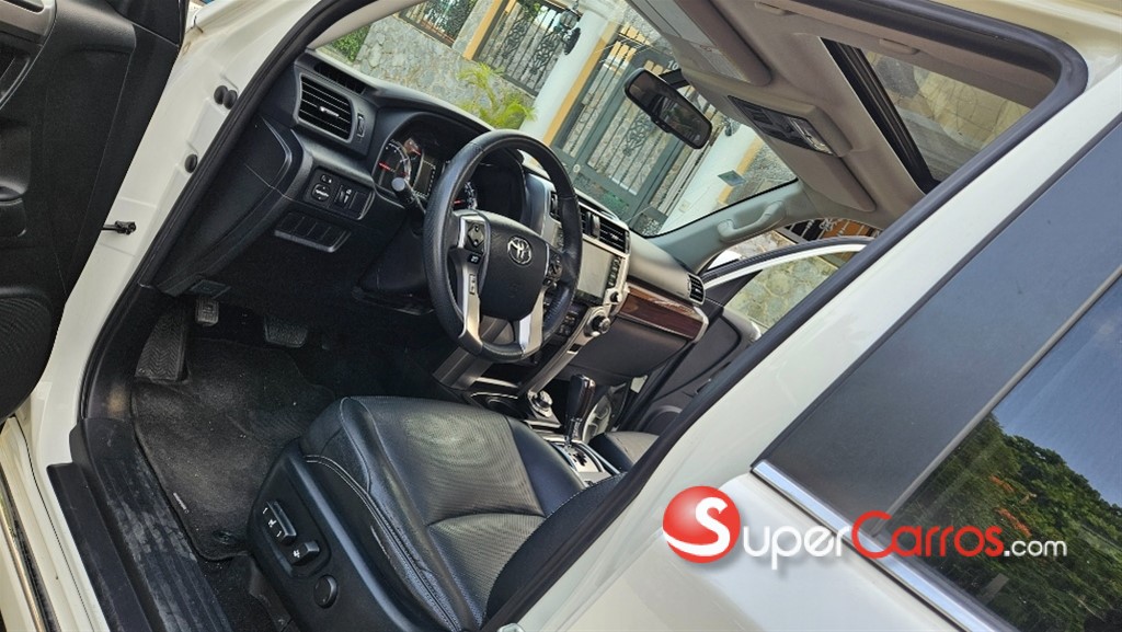 2020 Toyota 4 Runner Limited — foto 8 / 12