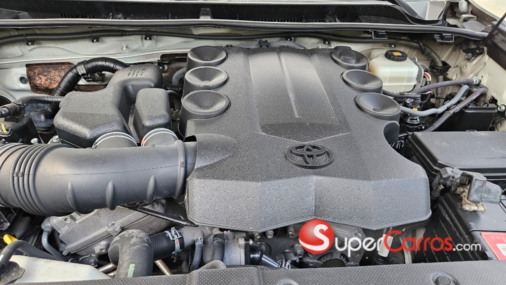 2020 Toyota 4 Runner Limited — foto 9 / 12