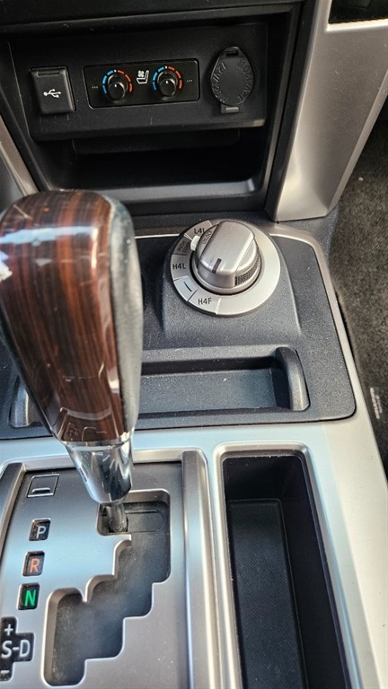 2020 Toyota 4 Runner Limited — foto 10 / 12