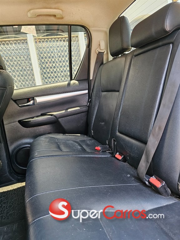 2018 Toyota Hilux SRV — foto 10 / 11
