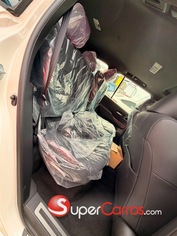 2025 Toyota Land Cruiser 300 GXR — foto 9 / 12