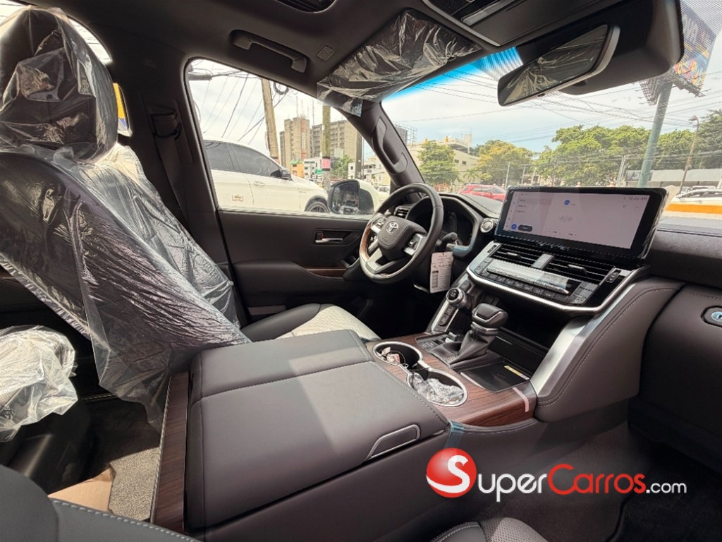 2025 Toyota Land Cruiser 300 GXR — foto 11 / 12