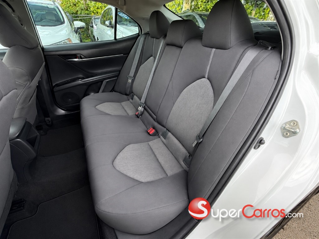 2022 Toyota Camry LE — foto 8 / 10