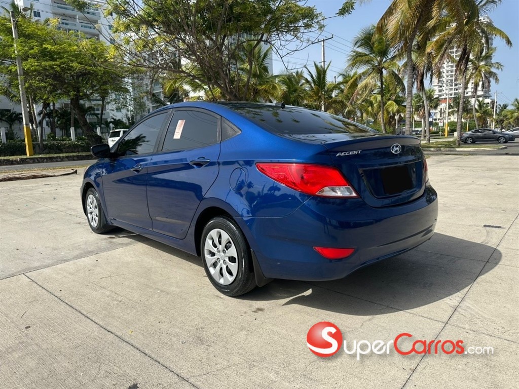 2016 Hyundai Accent SE — foto 6 / 12