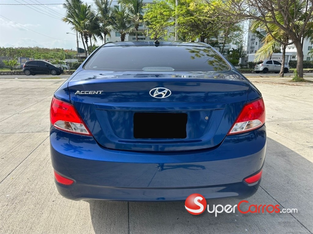 2016 Hyundai Accent SE — foto 7 / 12