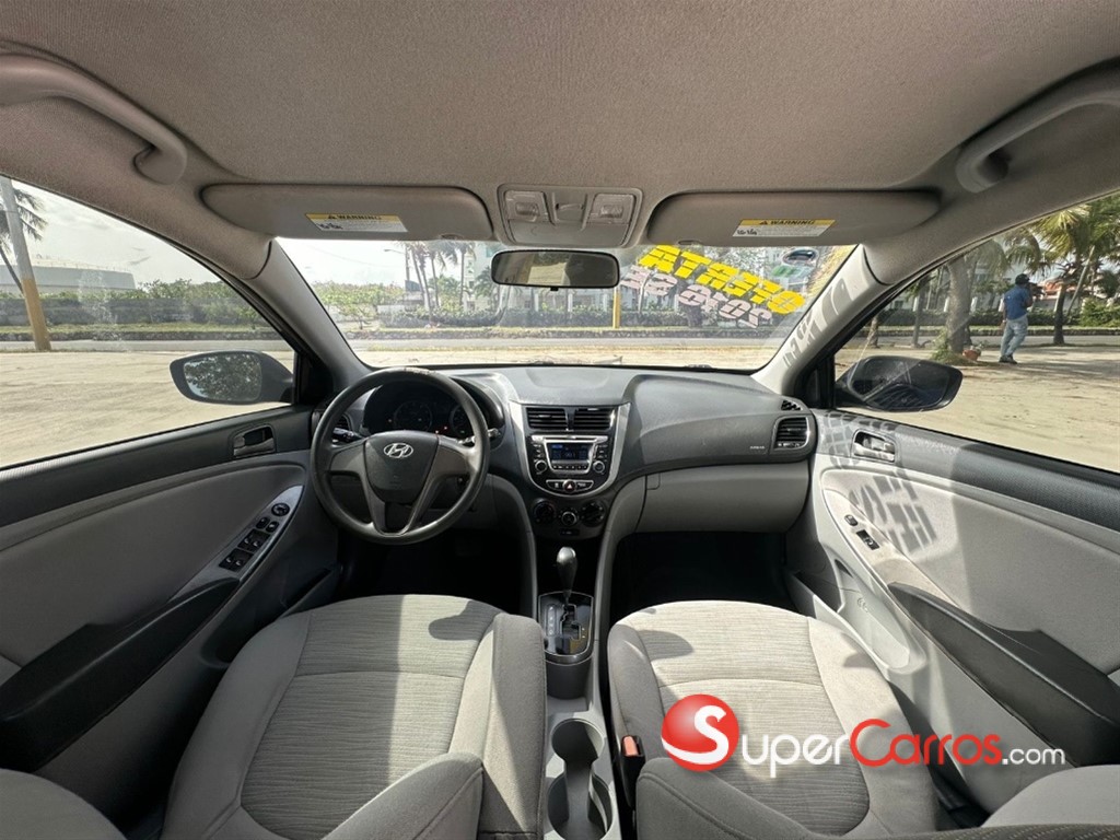 2016 Hyundai Accent SE — foto 10 / 12