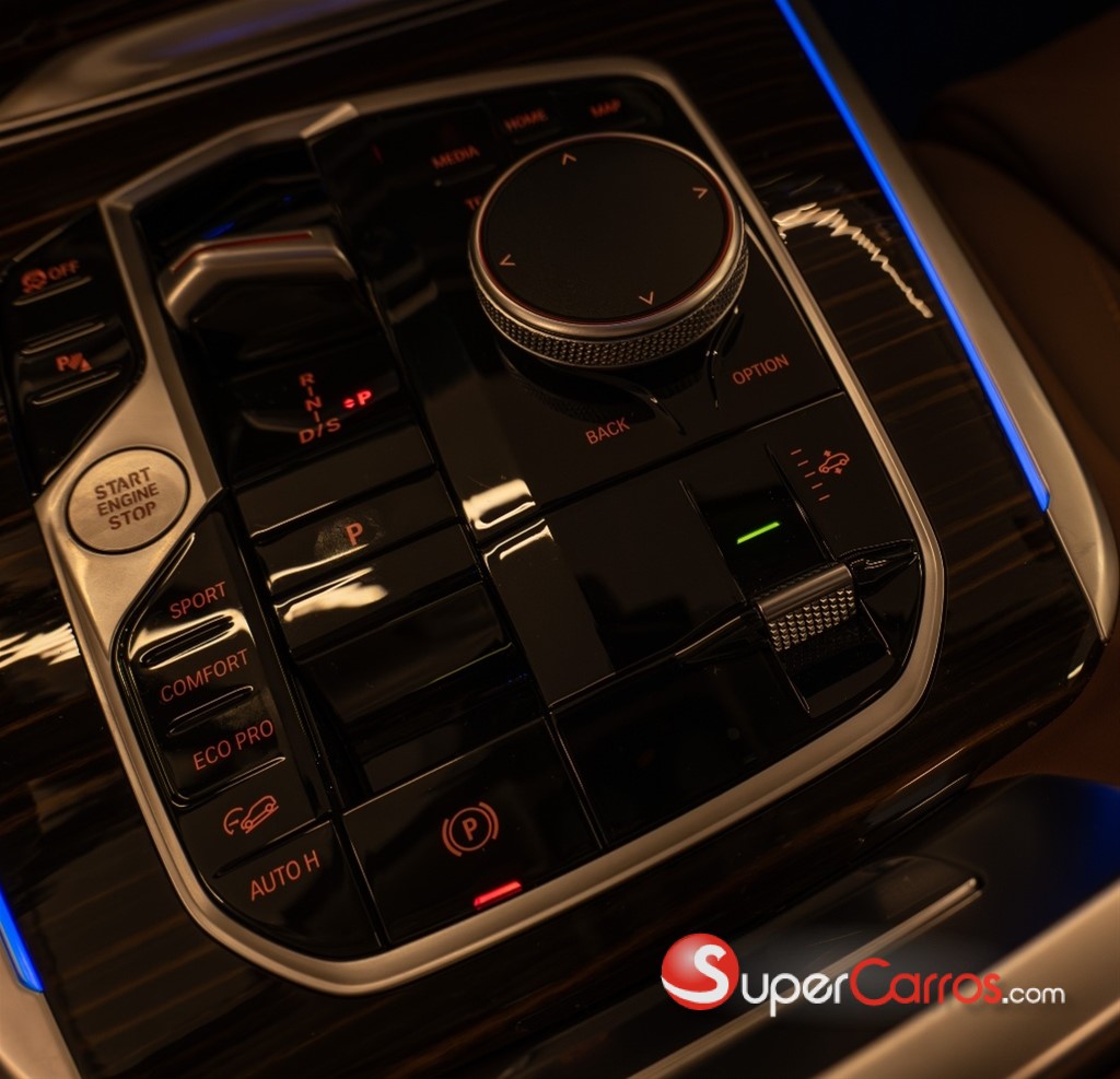 2023 BMW X 7 XDRIVE 40i — foto 10 / 12