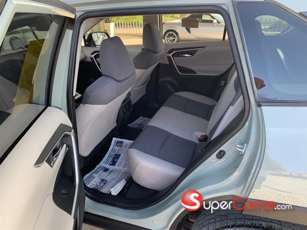 2020 Toyota RAV4 XLE — foto 3 / 12